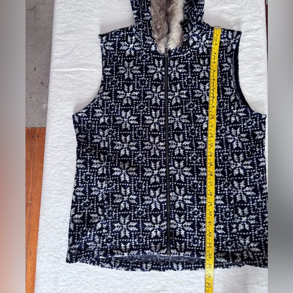 Talbots Nordic Faux Fur Snowflake Print Sleeveless Full Zip Vest Size Large - Picture 11 of 13